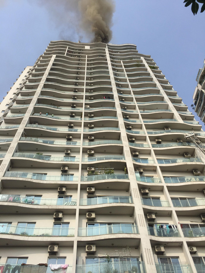 (Ảnh:PV/Vietnam+) Hà Nội: Cháy lớn tại Chung cư cao cấp Golden Westlake ảnh 6