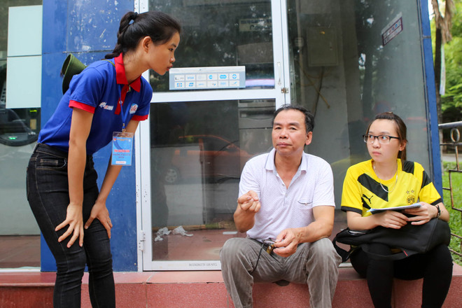 Thí sinh khuyết tật được chăm sóc chu đáo trước môn thi đầu tiên ảnh 11