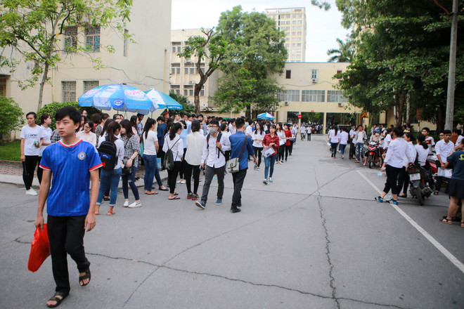 Thí sinh khuyết tật được chăm sóc chu đáo trước môn thi đầu tiên ảnh 4