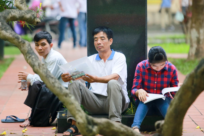 Thí sinh khuyết tật được chăm sóc chu đáo trước môn thi đầu tiên ảnh 6