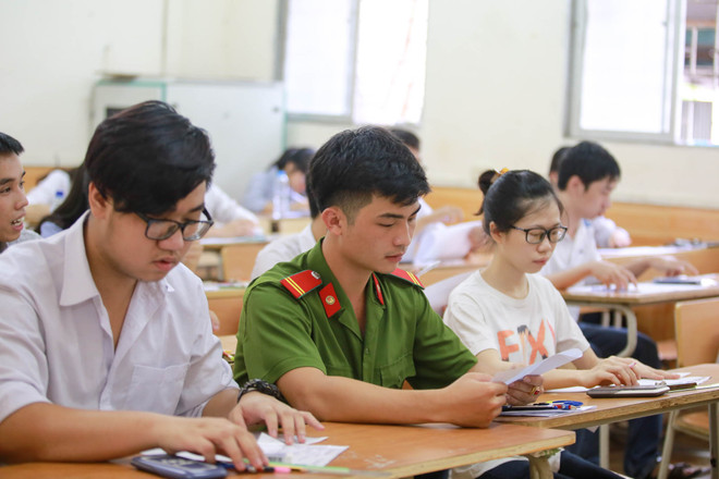 Thí sinh khuyết tật được chăm sóc chu đáo trước môn thi đầu tiên ảnh 16