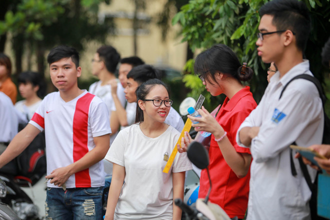 Thí sinh khuyết tật được chăm sóc chu đáo trước môn thi đầu tiên ảnh 12