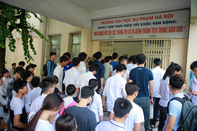 Thí sinh khuyết tật được chăm sóc chu đáo trước môn thi đầu tiên ảnh 18