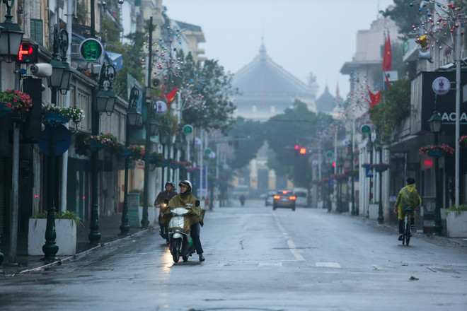 Có một Hà Nội yên bình, vắng lặng sáng mùng Một Tết ảnh 14