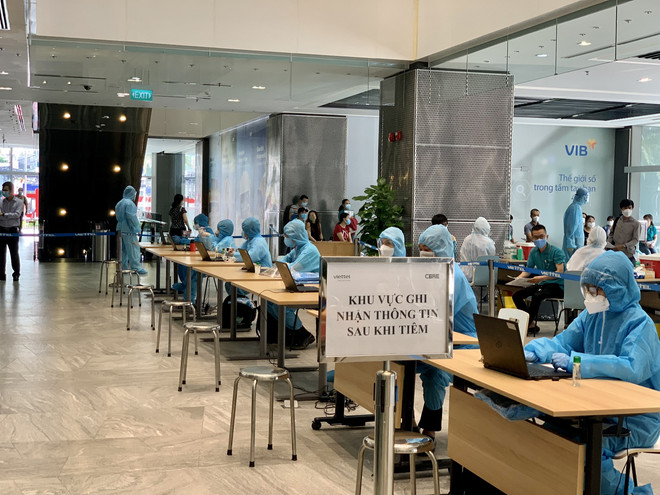 Viettel cử nhân sự hỗ trợ chiến dịch tiêm chủng quy mô lớn tại TP.HCM ảnh 1