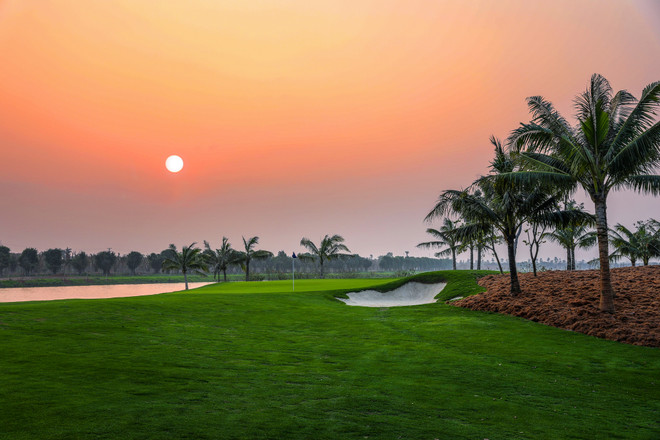 Hàng trăm người trải nghiệm sân tập golf 5 sao đầu tiên ở Hà Nội ảnh 11