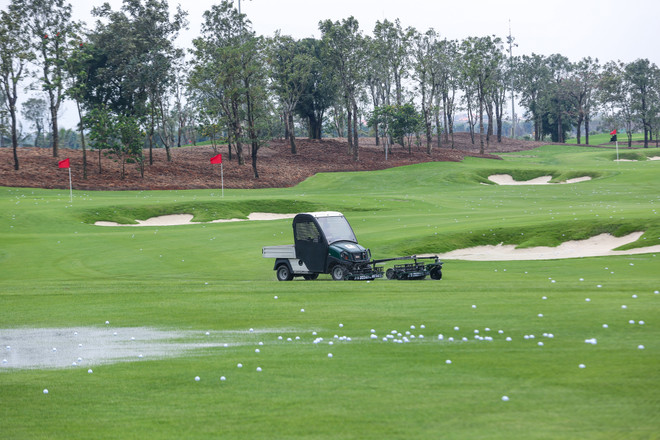 Hàng trăm người trải nghiệm sân tập golf 5 sao đầu tiên ở Hà Nội ảnh 5