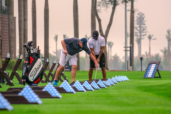 Hàng trăm người trải nghiệm sân tập golf 5 sao đầu tiên ở Hà Nội ảnh 13