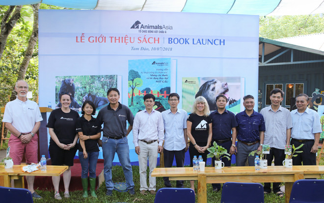 Ra mắt hai cuốn sách đặc biệt bảo vệ loài gấu Việt Nam ảnh 1