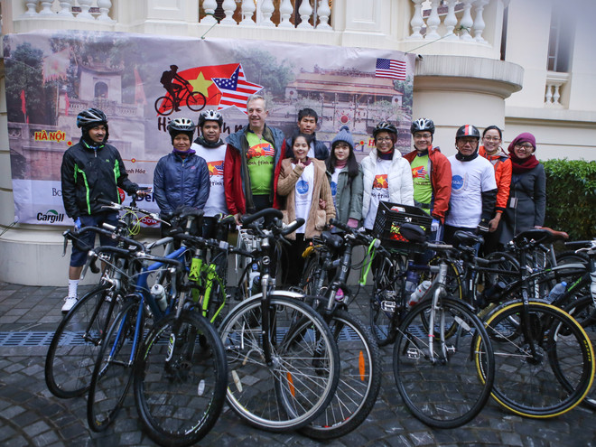 Đại Sứ Mỹ Ted Osius bắt đầu chuyến hành trình đạp xe từ Hà Nội vào Huế ảnh 1