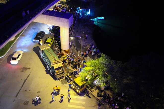 Chạy 8 máy sục ôxy, khẩn cấp làm sạch hồ Hoàng Cầu trong đêm ảnh 9