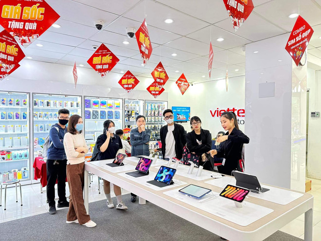 Ảnh minh họa. (Nguồn: Viettel Store) iPhone liên tục giảm giá tại các đại lý: Người dùng Việt đang được lợi ảnh 4