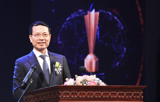 Bộ trưởng Nguyễn Mạnh Hùng Giải thưởng đặt nhiệm vụ giải thưởng Sao Khuê phải tiếp tục đổi mới hơn, uy tín hơn. (Ảnh: PV/Vietnam+) 182 nền tảng, dịch vụ, giải pháp số được vinh danh tại Sao Khuê 2023 ảnh 2