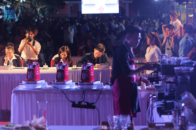 Chàng trai 20 tuổi giành ngôi vị Đệ nhất pha chế càphê Việt Nam ảnh 4