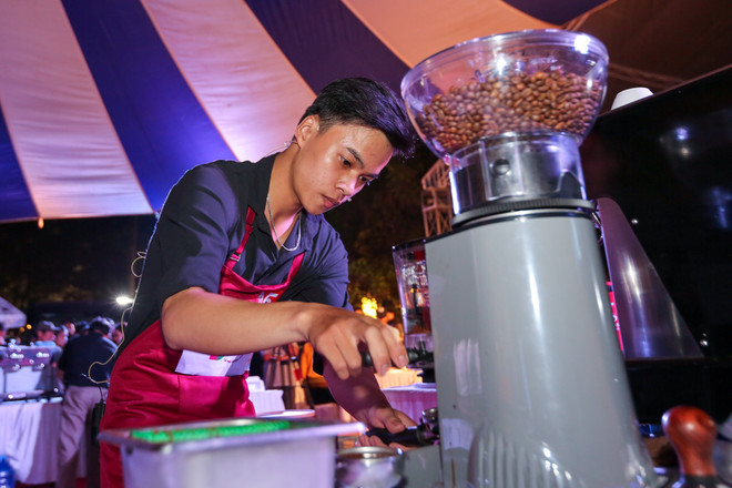 Chàng trai 20 tuổi giành ngôi vị Đệ nhất pha chế càphê Việt Nam ảnh 2