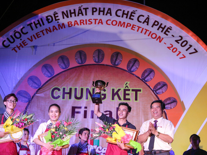 Chàng trai 20 tuổi giành ngôi vị Đệ nhất pha chế càphê Việt Nam ảnh 19