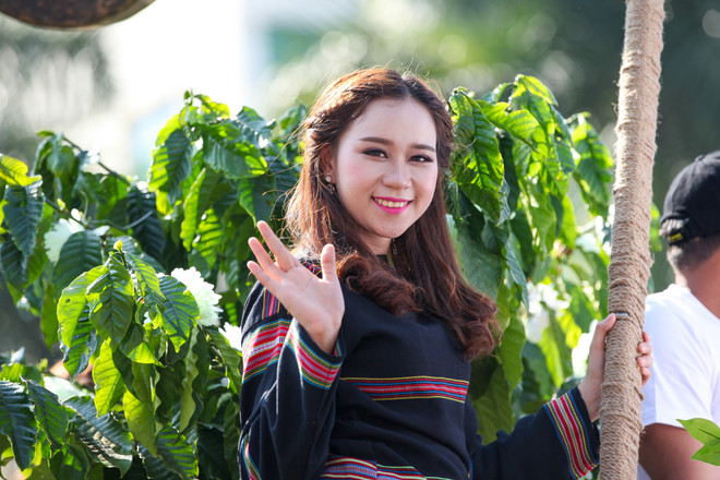 Những "bông hoa Tây Nguyên" khoe sắc trong lễ hội đường phố ảnh 2