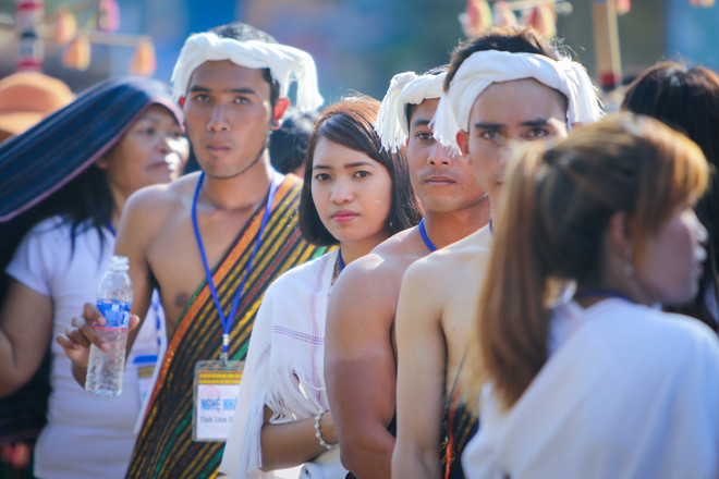 Những "bông hoa Tây Nguyên" khoe sắc trong lễ hội đường phố ảnh 12