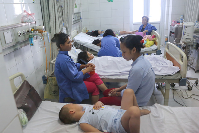 Cận cảnh nơi căng sức khống chế dịch sốt xuất huyết ở Hà Nội ảnh 6