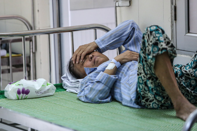 Cận cảnh nơi căng sức khống chế dịch sốt xuất huyết ở Hà Nội ảnh 13