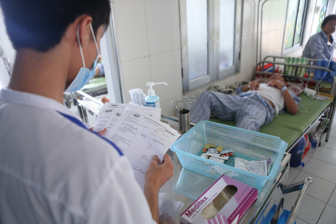 Cận cảnh nơi căng sức khống chế dịch sốt xuất huyết ở Hà Nội ảnh 12