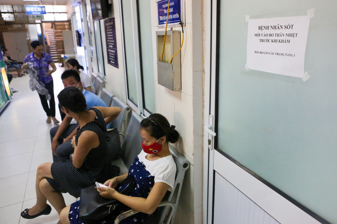 Cận cảnh nơi căng sức khống chế dịch sốt xuất huyết ở Hà Nội ảnh 3