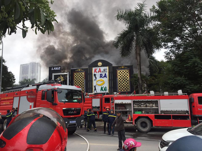 Hà Nội: 'Bà hỏa' thiêu rụi quán Karaoke ở cạnh hồ Linh Đàm ảnh 1