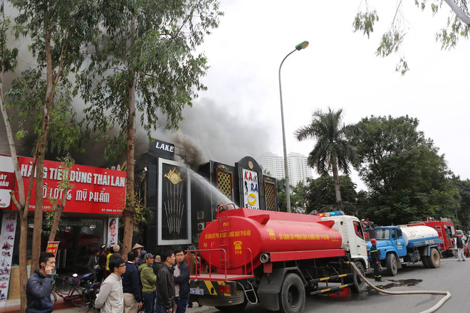 Hà Nội: 'Bà hỏa' thiêu rụi quán Karaoke ở cạnh hồ Linh Đàm ảnh 5