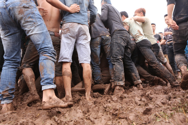 Thay đổi cách tổ chức, cướp phết Hiền Quan vẫn "vỡ trận" như mọi năm ảnh 13