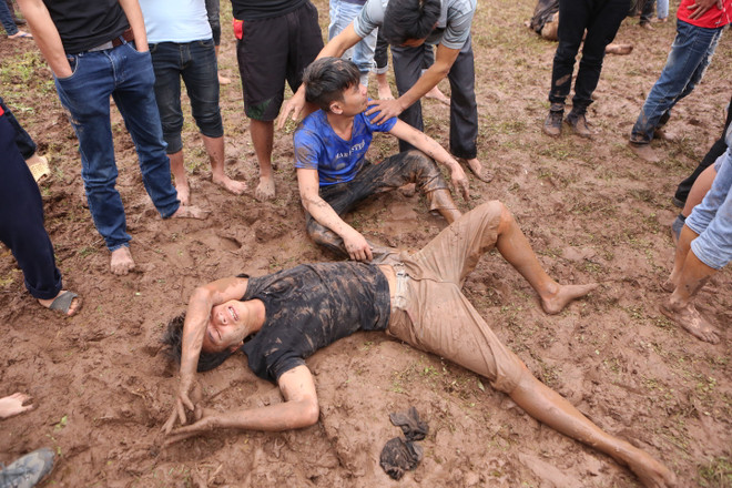 Thay đổi cách tổ chức, cướp phết Hiền Quan vẫn "vỡ trận" như mọi năm ảnh 11