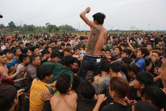 Thay đổi cách tổ chức, cướp phết Hiền Quan vẫn "vỡ trận" như mọi năm ảnh 14