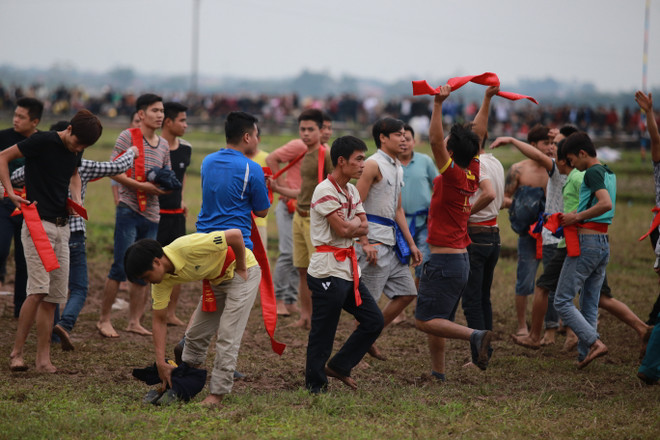Thay đổi cách tổ chức, cướp phết Hiền Quan vẫn "vỡ trận" như mọi năm ảnh 4