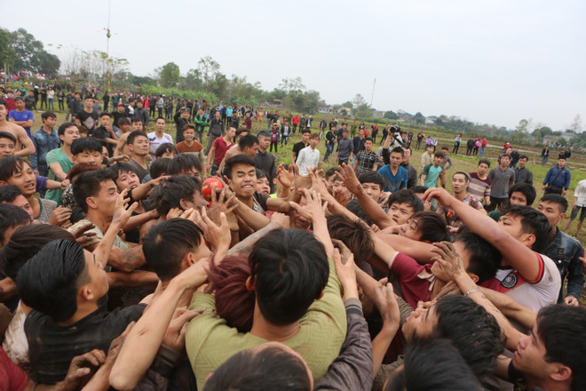 Thay đổi cách tổ chức, cướp phết Hiền Quan vẫn "vỡ trận" như mọi năm ảnh 16