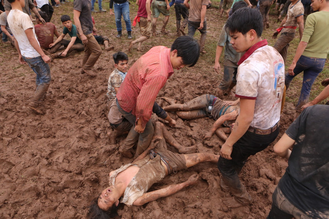 Thay đổi cách tổ chức, cướp phết Hiền Quan vẫn "vỡ trận" như mọi năm ảnh 12