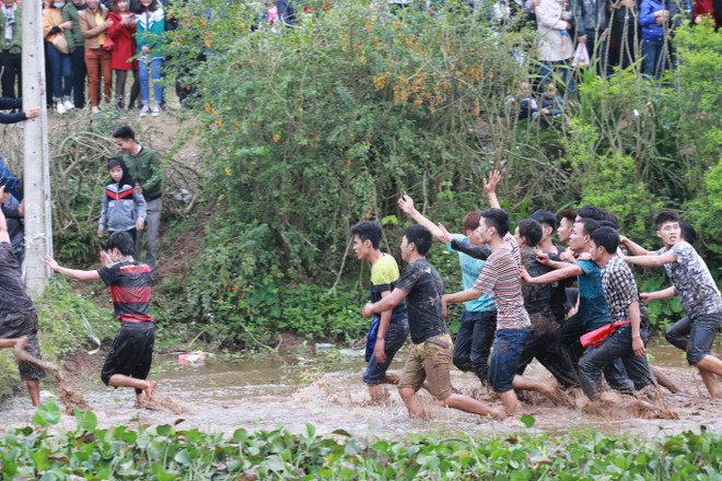 Thay đổi cách tổ chức, cướp phết Hiền Quan vẫn "vỡ trận" như mọi năm ảnh 10