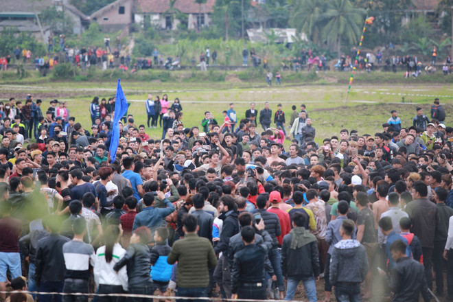 Thay đổi cách tổ chức, cướp phết Hiền Quan vẫn "vỡ trận" như mọi năm ảnh 8