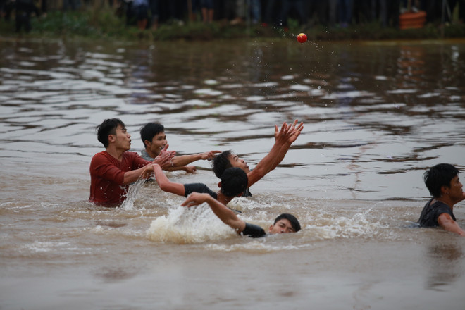 Thay đổi cách tổ chức, cướp phết Hiền Quan vẫn "vỡ trận" như mọi năm ảnh 18