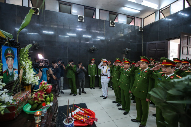 Xúc động phút tiễn đưa chiến sỹ Phòng cháy chữa cháy về Đất Mẹ ảnh 4
