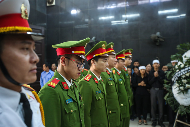 Xúc động phút tiễn đưa chiến sỹ Phòng cháy chữa cháy về Đất Mẹ ảnh 5