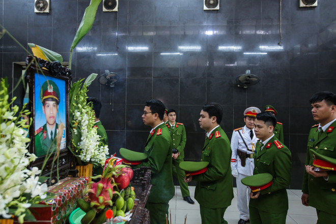 Xúc động phút tiễn đưa chiến sỹ Phòng cháy chữa cháy về Đất Mẹ ảnh 9