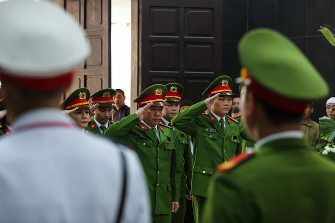 Xúc động phút tiễn đưa chiến sỹ Phòng cháy chữa cháy về Đất Mẹ ảnh 11