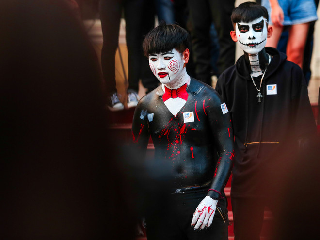 Sinh viên trường Báo hóa ma quỷ dọa khán giả trong lễ hội Halloween ảnh 5