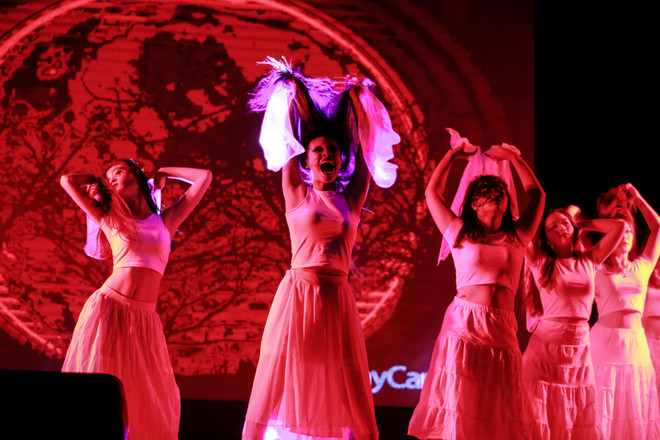 Sinh viên trường Báo hóa ma quỷ dọa khán giả trong lễ hội Halloween ảnh 7