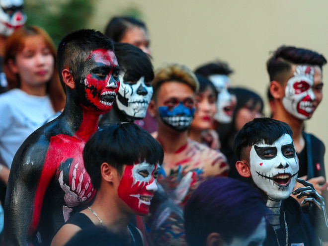 Sinh viên trường Báo hóa ma quỷ dọa khán giả trong lễ hội Halloween ảnh 4