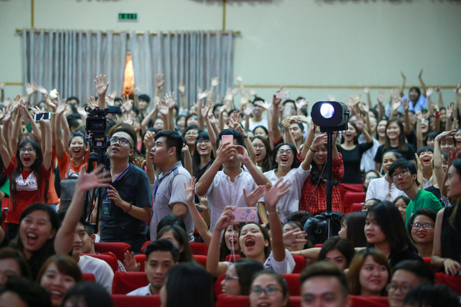 Sinh viên trường Báo hóa ma quỷ dọa khán giả trong lễ hội Halloween ảnh 10