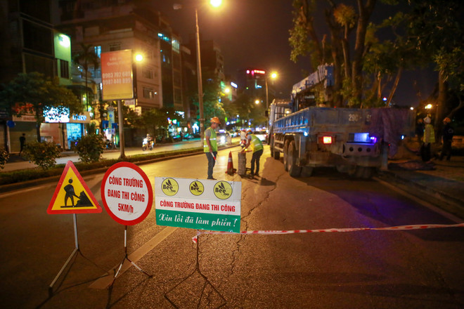 Trắng đêm di dời những cây xà cừ bên đường Kim Mã ra khỏi Hà Nội ảnh 3