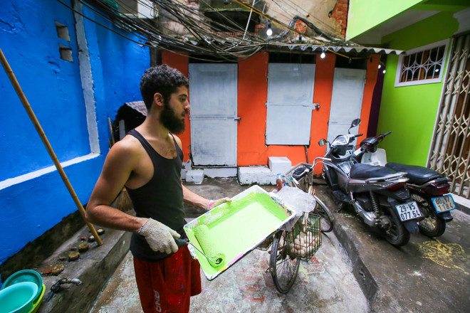 Chàng trai Mỹ mải miết nhuộm lại màu cho phố cổ Hà Nội ảnh 7