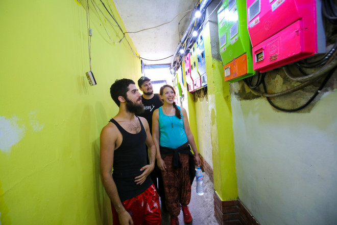 Chàng trai Mỹ mải miết nhuộm lại màu cho phố cổ Hà Nội ảnh 15