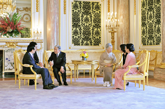 Những hình ảnh rất dung dị của Nhật hoàng Akihito và Hoàng hậu ảnh 11