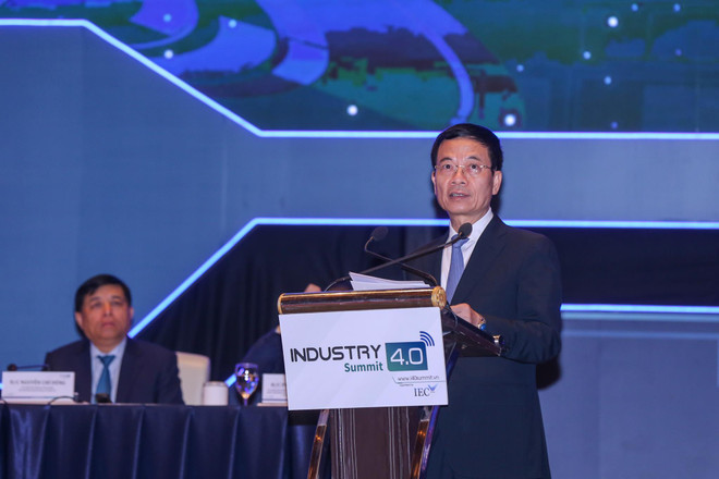 Bộ trưởng Nguyễn Mạnh Hùng cho rằng chuyển đổi số cần sự dẫn dắt của Chính phủ. (Ảnh: Minh Sơn/Vietnam+) Doanh nghiệp công nghệ Việt là hạt nhân của quá trình chuyển đổi số ảnh 2